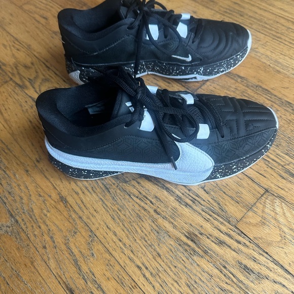 Nike Giannis Freak 5 Black and White Basketball Shoes - Picture 3 of 6